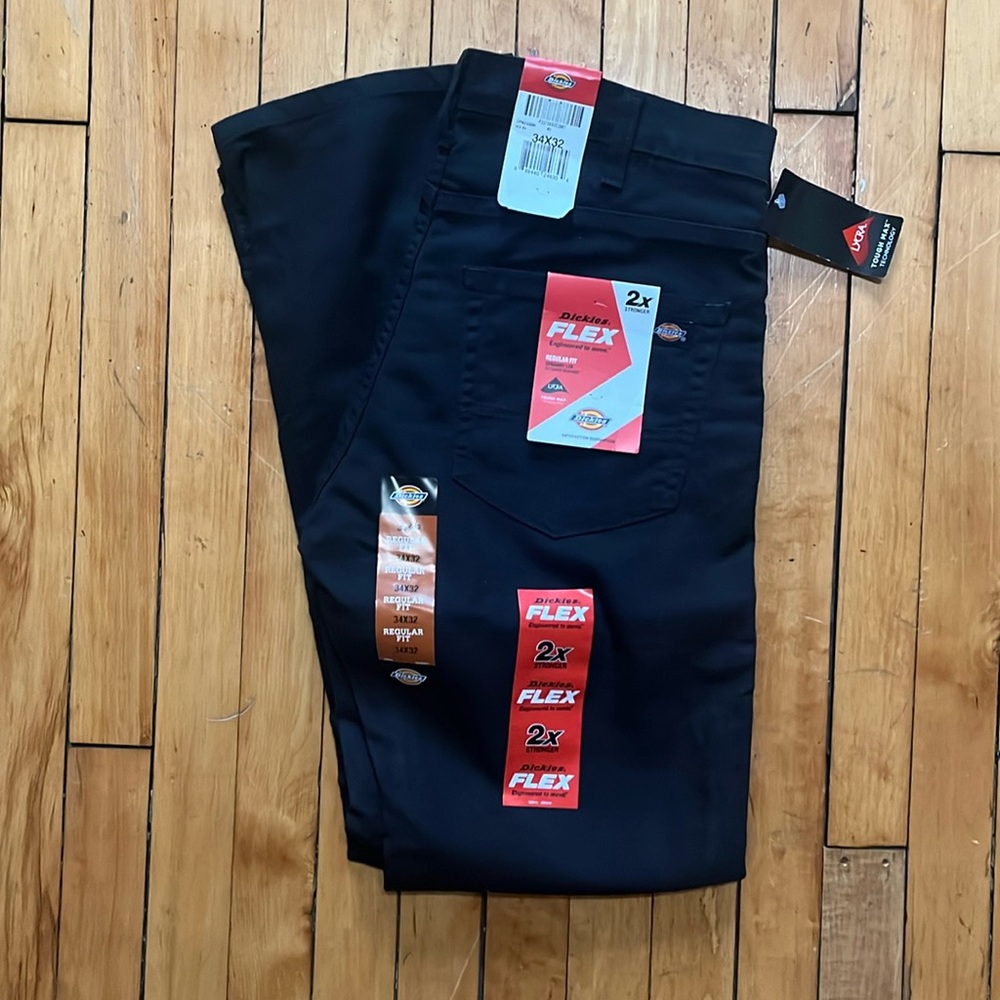 Dickies Flex Reg fit 5 pocket pant in black. 34x32 NWT